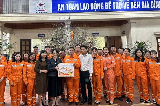 Đảng ủy khối Doanh nghiệp Nghệ An thăm, tặng quà các đơn vị trực Tết Giáp Thìn 2024