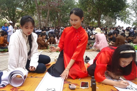 Lan tỏa giá trị văn hóa Tết với học sinh