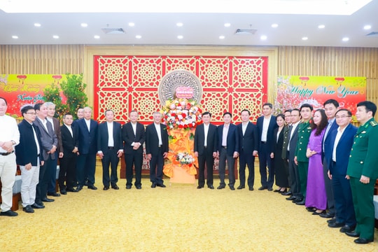 Tòa Giám mục Giáo phận Vinh chúc Tết Tỉnh ủy, HĐND, UBND, Ủy ban MTTQ Việt Nam tỉnh Nghệ An