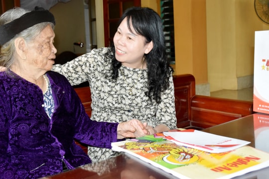 Báo Nghệ An thăm, chúc Tết Mẹ Việt Nam Anh hùng 