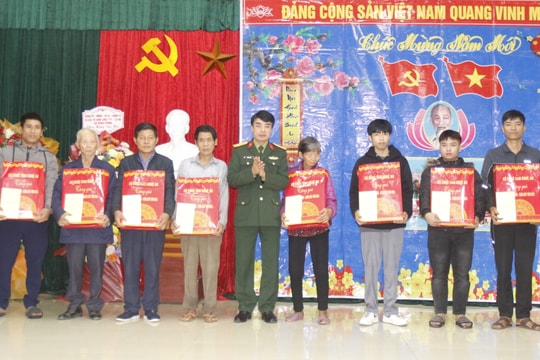 Bộ Chỉ huy Quân sự tỉnh trao gần 1.400 suất quà Tết cho các hộ nghèo