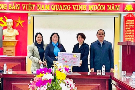 Sẻ chia với những cán bộ y tế không có thưởng Tết