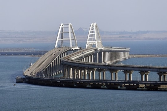 Ukraine thề phá hủy cây cầu dài nhất châu Âu ‘trong năm nay’