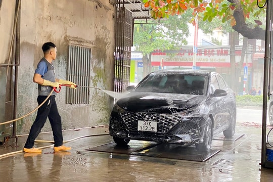 Giáp Tết, dịch vụ rửa dọn ô tô ở TP Vinh tăng giá 150 ngàn đồng/xe to