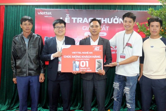 Viettel Nghệ An trao thưởng Iphone 15 promax, Ti vi 65 inch cho khách hàng trước thềm Xuân Giáp Thìn