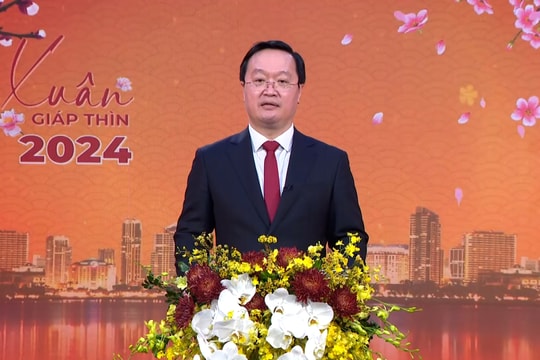 Chủ tịch UBND tỉnh Nghệ An Nguyễn Đức Trung chúc Tết đồng bào, đồng chí và chiến sĩ tỉnh nhà 