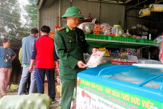 Kiểm tra vệ sinh an toàn thực phẩm dịp Tết Giáp Thìn tại khu vực biên giới