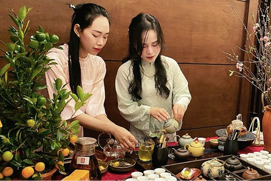 Ngày Tết bàn chuyện thưởng trà và văn hóa trà Việt 
