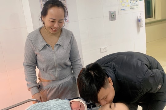 Bệnh viện Sản Nhi Nghệ An hân hoan đón những công dân 'Rồng vàng' đầu tiên chào đời