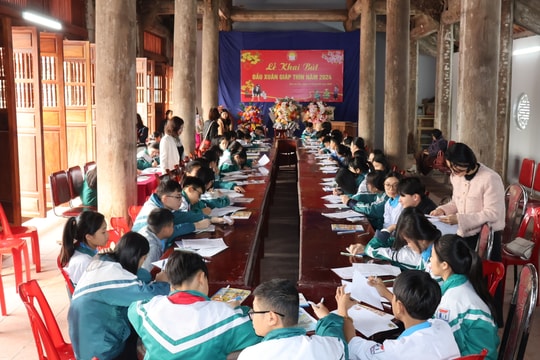 Rộn ràng Lễ Khai bút đầu Xuân ở làng Quỳnh