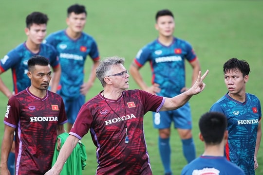 HLV Troussier cùng các tuyển thủ gửi lời chúc Tết 2024; Qatar vô địch Asian Cup