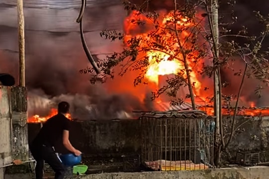 Cháy lớn tại xã Diễn Kỷ, huyện Diễn Châu trưa mùng 3 Tết