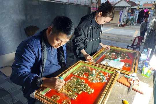 Sôi động thị trường tranh trướng mừng thọ đầu Xuân