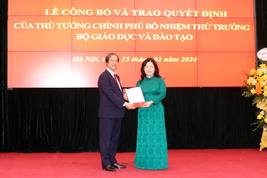 Công bố và trao Quyết định bổ nhiệm đồng chí Nguyễn Thị Kim Chi giữ chức Thứ trưởng Bộ GD&ĐT