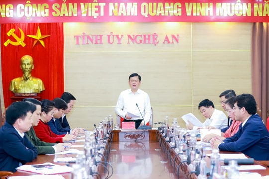 Thường trực Tỉnh ủy Nghệ An nghe kết quả tổ chức Tết Nguyên đán Giáp Thìn 2024 trên địa bàn tỉnh
