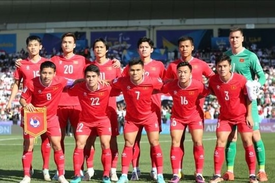 Rộ tin tiền vệ hàng đầu Việt Nam được câu lạc bộ Hàn Quốc hỏi mua; Tuyển Việt Nam chính thức mất ngôi số 1 Đông Nam Á vào tay Thái Lan
