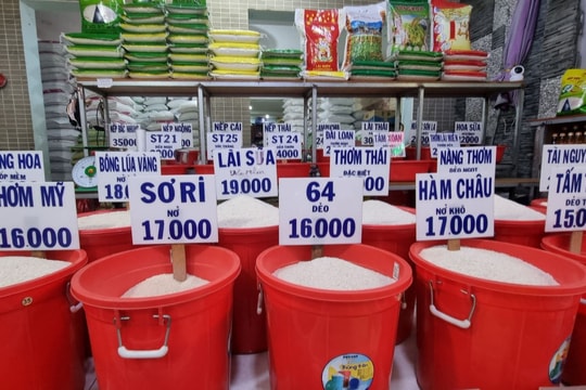 Vàng trong nước neo cao, thế giới tiếp tục giảm; Gạo Việt giữ giá cao, gạo Thái giảm mạnh