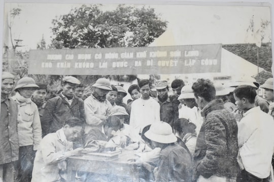 Những lá đơn tình nguyện 'lên đường đi giữ biên cương'