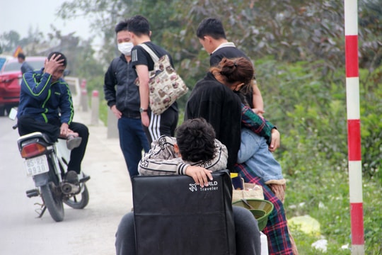 Người dân Nghệ An chật vật rời quê sau Tết