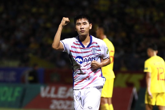 Đinh Xuân Tiến trở lại, Sông Lam Nghệ An đôn thêm cầu thủ trẻ?