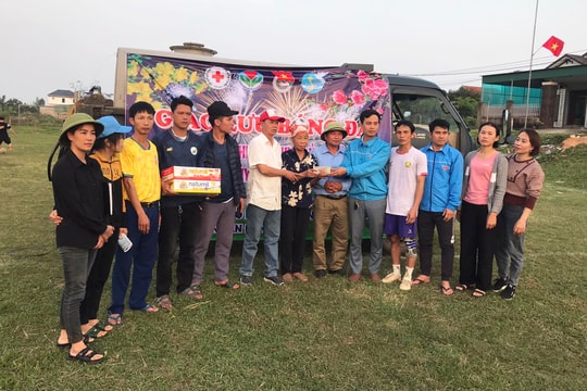 Giao lưu bóng đá, gây quỹ giúp đỡ hoàn cảnh khó khăn