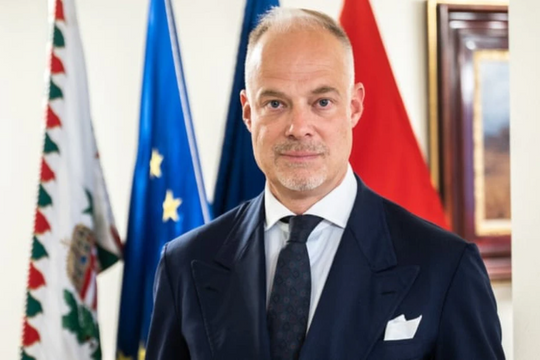 Hungary cho rằng phương Tây đang tiến hành cuộc chiến chống Nga ở Ukraine