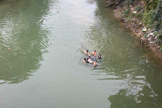 Tìm thấy thi thể nam thanh niên nghi nhảy cầu tự tử ở Nghệ An