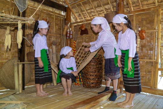 Lưu mãi nét đẹp văn hoá Thổ ở làng Mo Mới