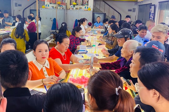 Nơi đông đúc, chỗ đìu hiu trong ngày vía Thần Tài ở TP.Vinh