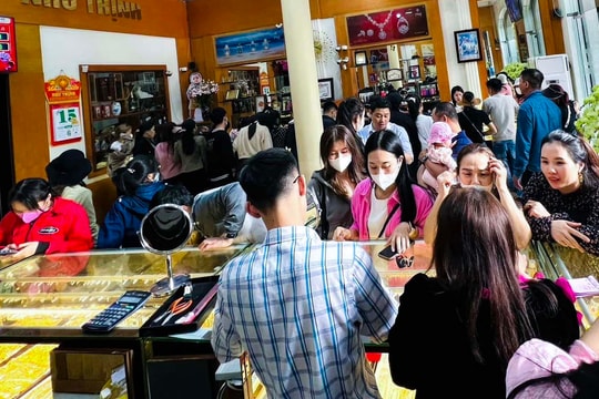 Vàng trong nước đồng loạt giảm ngày vía Thần Tài; Giá cà phê tiếp tục tăng