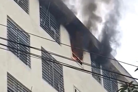 Kịp thời dập tắt đám cháy tòa chung cư ở Hưng Lộc (TP. Vinh)