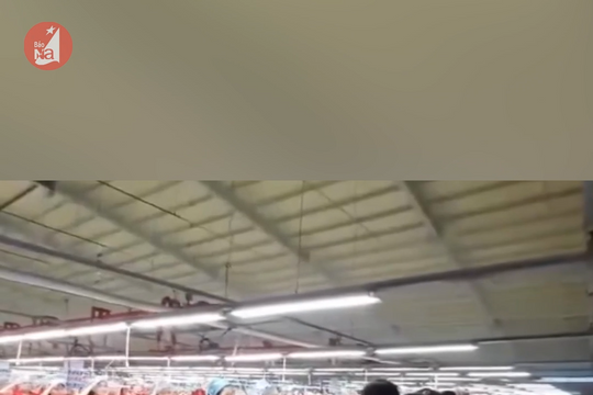 Khai Xuân đầu năm bằng nghi thức chào cờ và hát Quốc ca