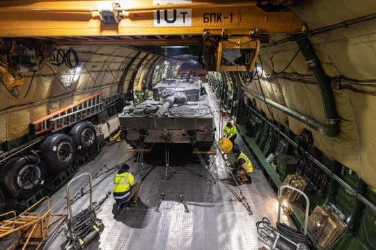 Nghị sĩ Đức đề nghị dừng cung cấp vũ khí cho Ukraine trong 48 giờ để đổi lấy lệnh ngừng bắn 