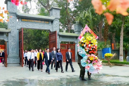 Bộ trưởng Bộ Y tế Đào Hồng Lan dâng hoa, dâng hương tưởng niệm Chủ tịch Hồ Chí Minh tại Khu Di tích Kim Liên