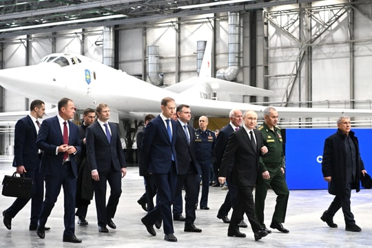 Nga hiện đại hóa máy bay ném bom mang tên lửa chiến lược Tu-160M ​​