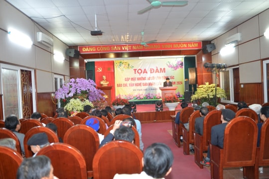 Yên Thành gặp mặt những người làm công tác báo chí, văn nghệ đầu Xuân Giáp Thìn 2024