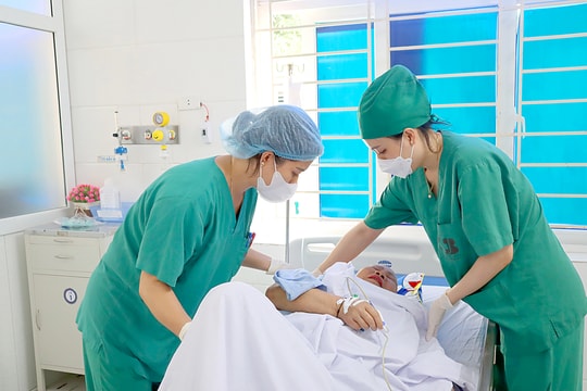 [Infographic] Những đối tượng nào được hưởng 100% chi phí khám, chữa bệnh Bảo hiểm y tế theo quy định mới?