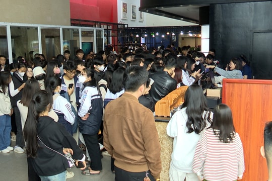 'Đào, phở và piano' tạo cơn sốt vé tại TP. Vinh 