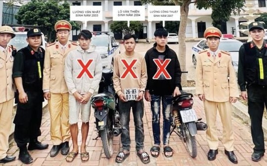 'Biểu diễn xiếc' trên đường nhiều trai bản bị xử lý