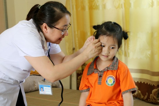 Nhân viên Y tế học đường: Người 'nhiều vai' 