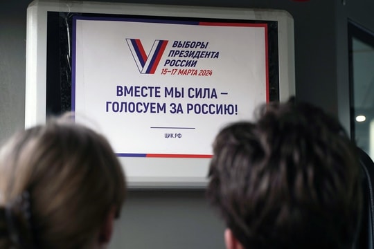 Cử tri đi bỏ phiếu sớm trong cuộc bầu cử tổng thống Nga