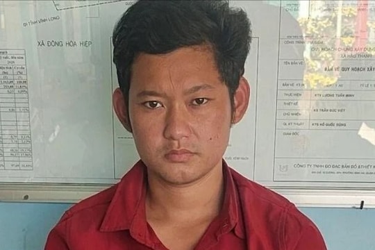 Khởi tố kẻ ngáo đá ném bé trai 3 tuổi xuống sông