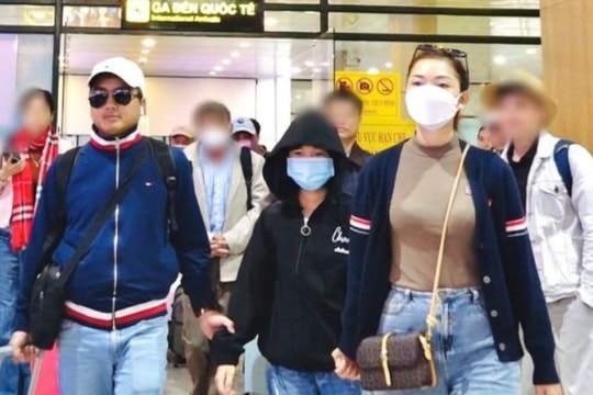 Khởi tố đối tượng lừa đảo trên mạng bằng hình thức bán vé máy bay