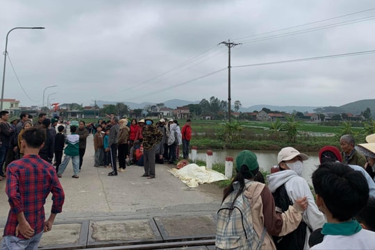 Băng qua đường sắt đoạn qua địa bàn huyện Quỳnh Lưu, người đàn ông bị tàu hỏa cán tử vong