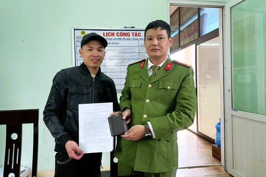 Đại úy công an xã nhặt được ví tiền, trả người đánh mất