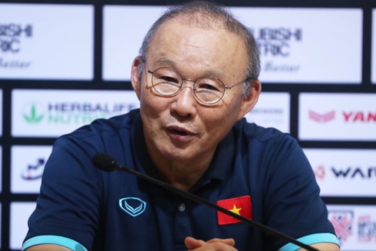 Báo Hàn chỉ trích quan chức vì không chọn huấn luyện viên Park dẫn dắt đội nhà; Siêu sao Ronaldo bị treo giò 2 trận vì hành động phản cảm