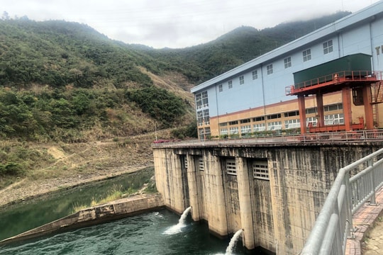 Công ty Thủy điện Bản Vẽ tăng lưu lượng xả nước 'cứu' lúa xuân vùng hạ du 