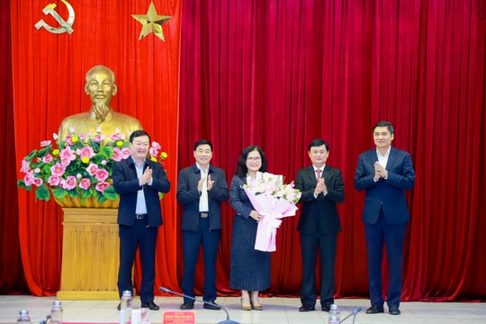 Lãnh đạo tỉnh Nghệ An gặp mặt nguyên Ủy viên Ban Thường vụ Tỉnh ủy nhiệm kỳ 2020 - 2025 chuyển công tác