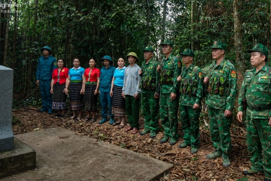 Mỗi người dân là một 'cột mốc sống' bảo vệ biên giới