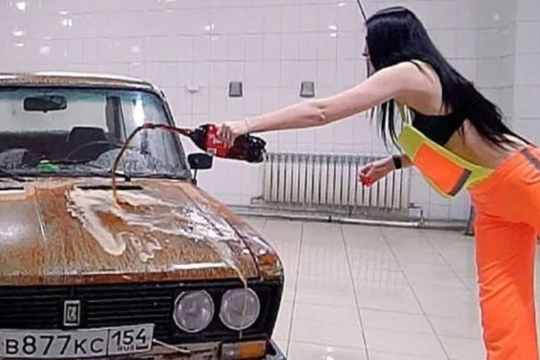 Vì sao đi ô tô nên mang theo chai nước ngọt có ga? 